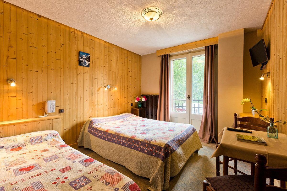 Logis Hotel Les Sapins 蒙特里永 外观 照片