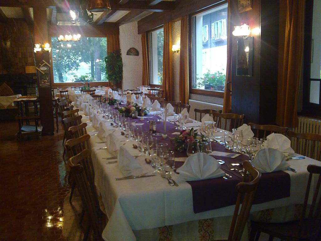 Logis Hotel Les Sapins 蒙特里永 外观 照片