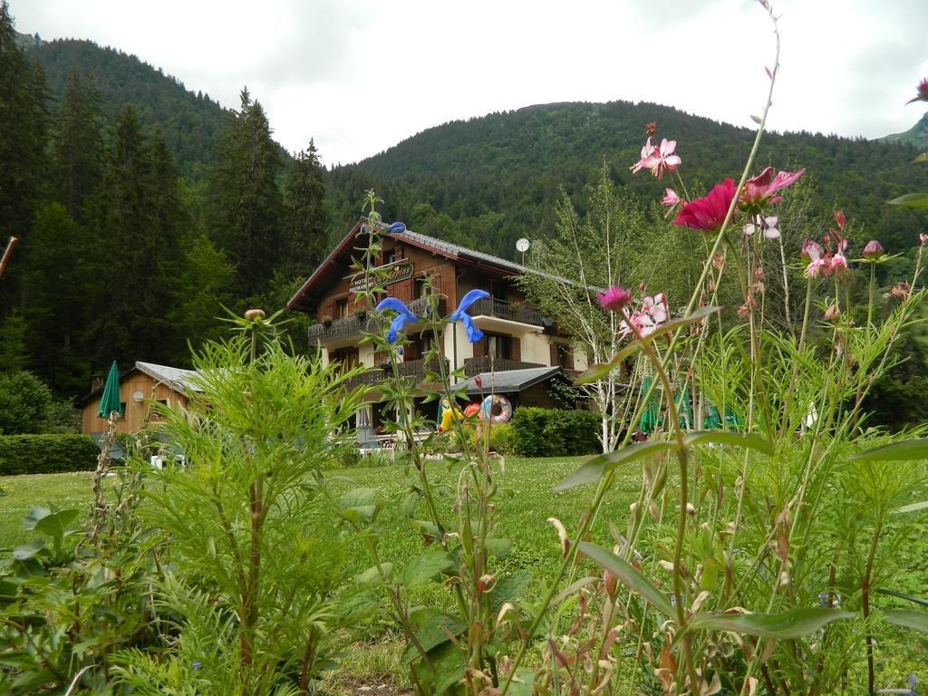 Logis Hotel Les Sapins 蒙特里永 外观 照片