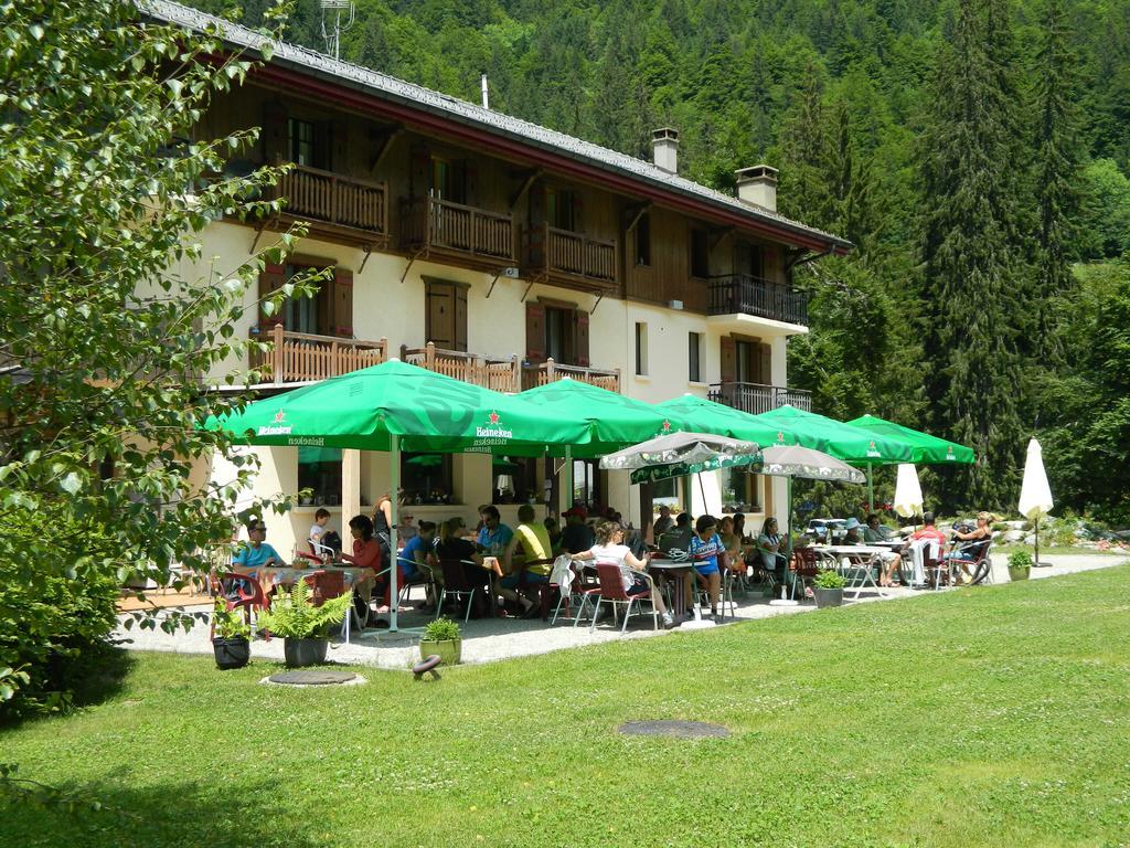 Logis Hotel Les Sapins 蒙特里永 外观 照片