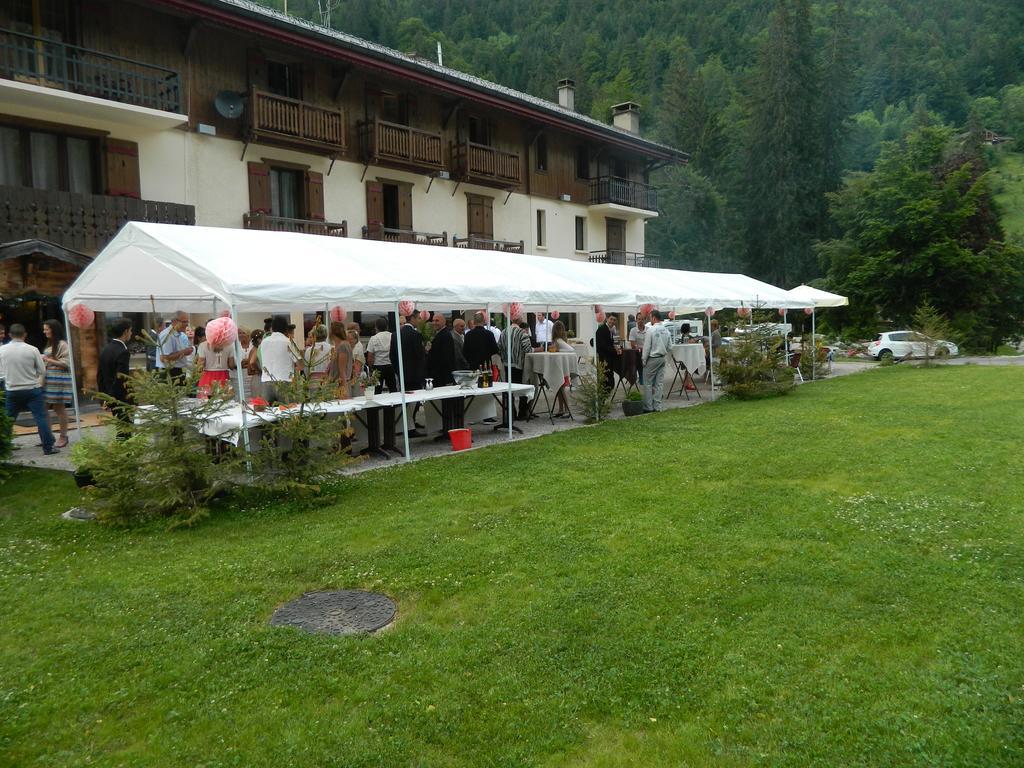 Logis Hotel Les Sapins 蒙特里永 外观 照片